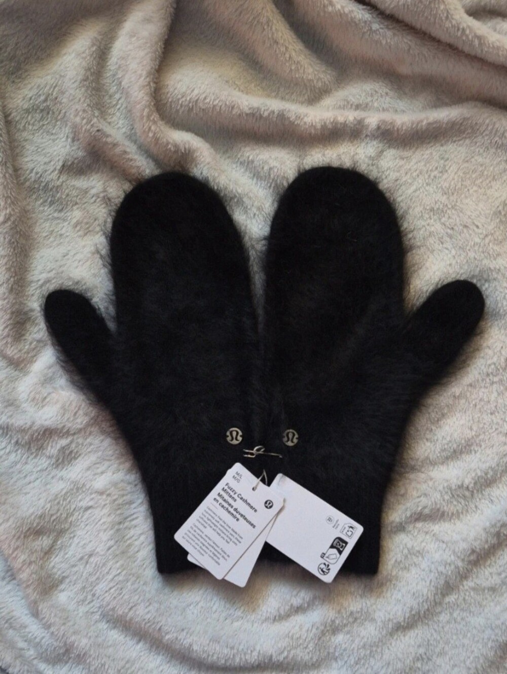 Lululemon Fuzzy Cashmere Mittens NWT